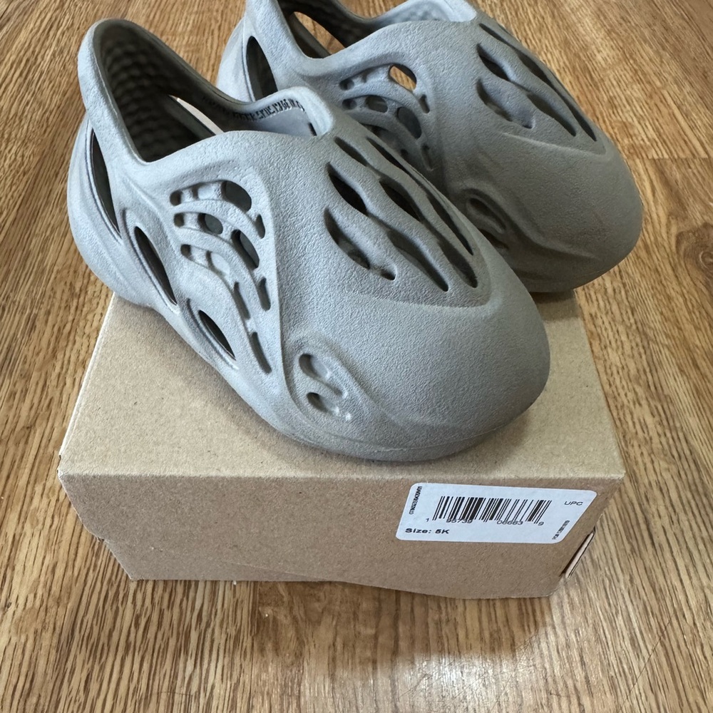 Yeezy Kids Sneakers in Gray